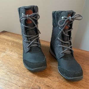 Women’s Salomon Hime Mis Waterproof Boots. Size 7